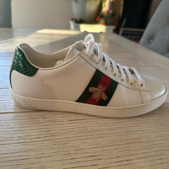 Women’s ace sneaker with bee, size 37/ 7 US - Picture 6 of 11